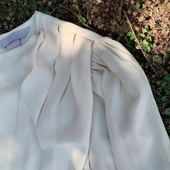 H&M Beige Crepe Pleated Detail Midi Dress - Picture 7 of 10